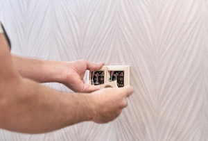 panel lakások konnektor cseréje