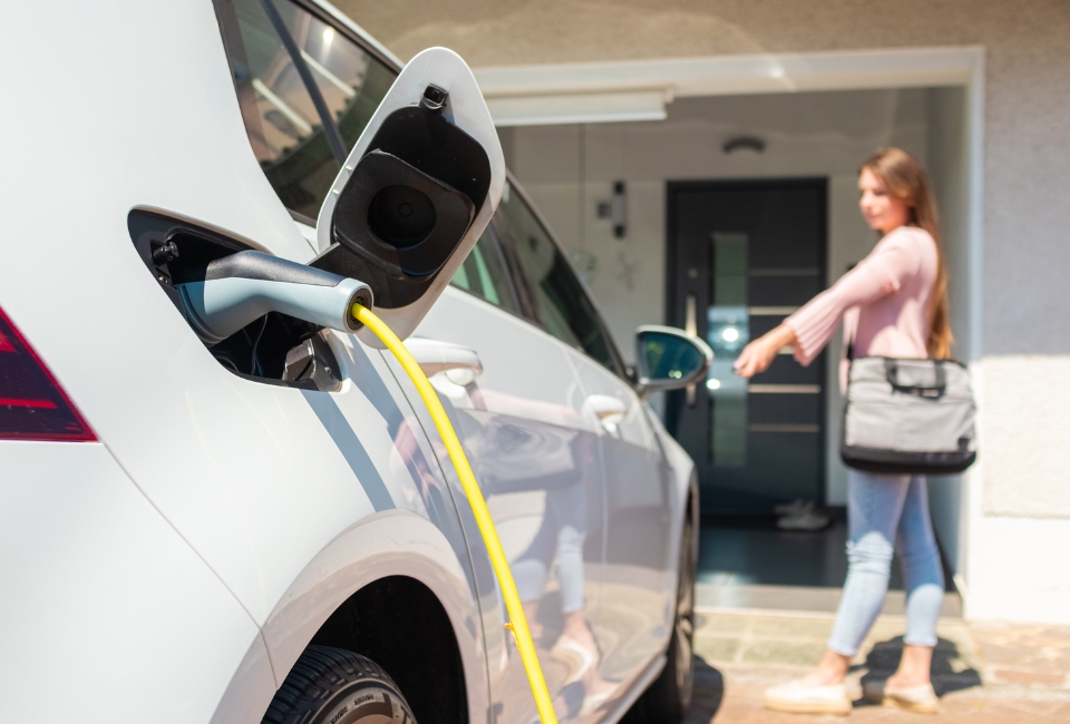 Elektromos Autó Töltése Otthon könnyedén